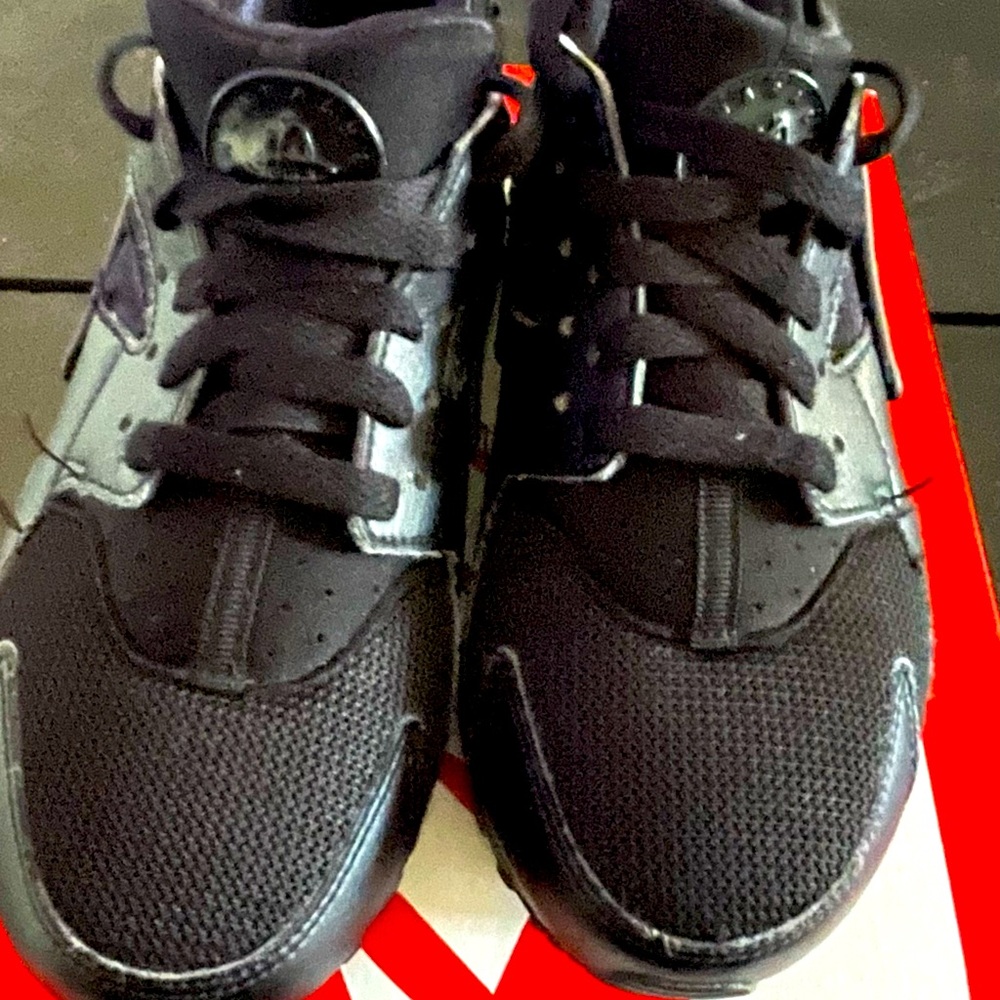 Nike Huarache Run size 5.5 big kids